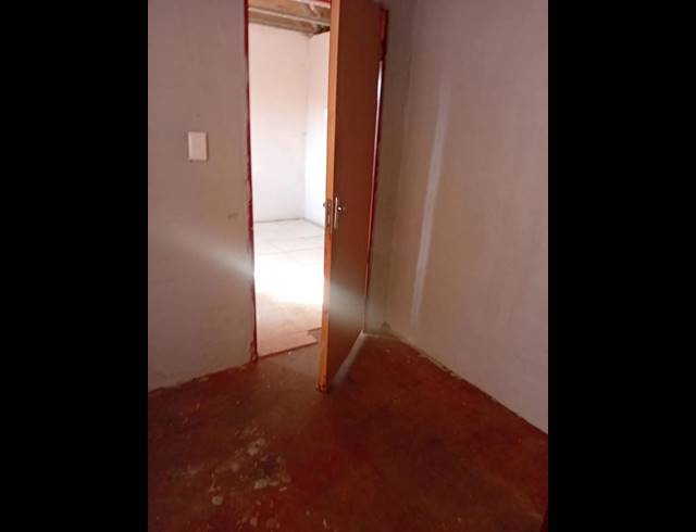 9 BEDROOM HOUSE FOR SALE IN OLIEVENHOUTBOSCH